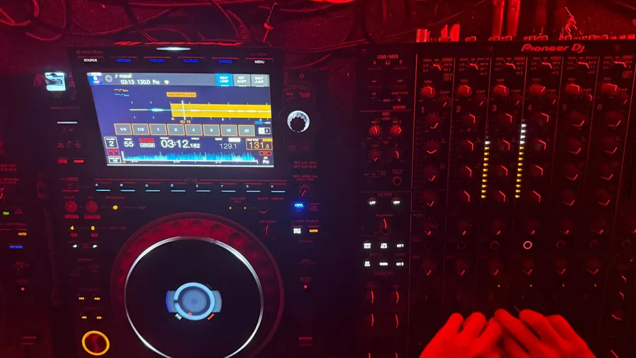 Pioneer decks glowing red